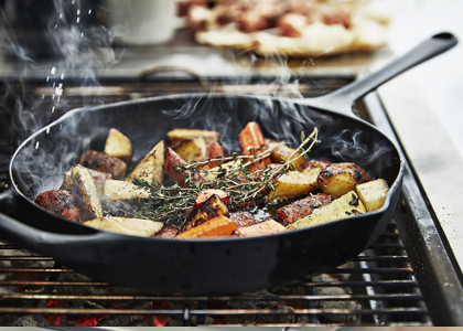 Litinová pánev Hemlagad, Ø 32 cm, vhodná na gril i na otevřené ohniště, cena 499 Kč