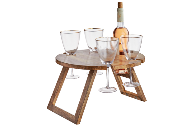 Piknikový stolek s držáky na sklenice a láhev z kolekce Chin chin, mangové dřevo, cena 1 290 Kč