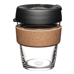 Skleněný cestovní hrnek s korkovým prstencem KeepCup Brew Cork S, objem 227 ml, cena 649 Kč